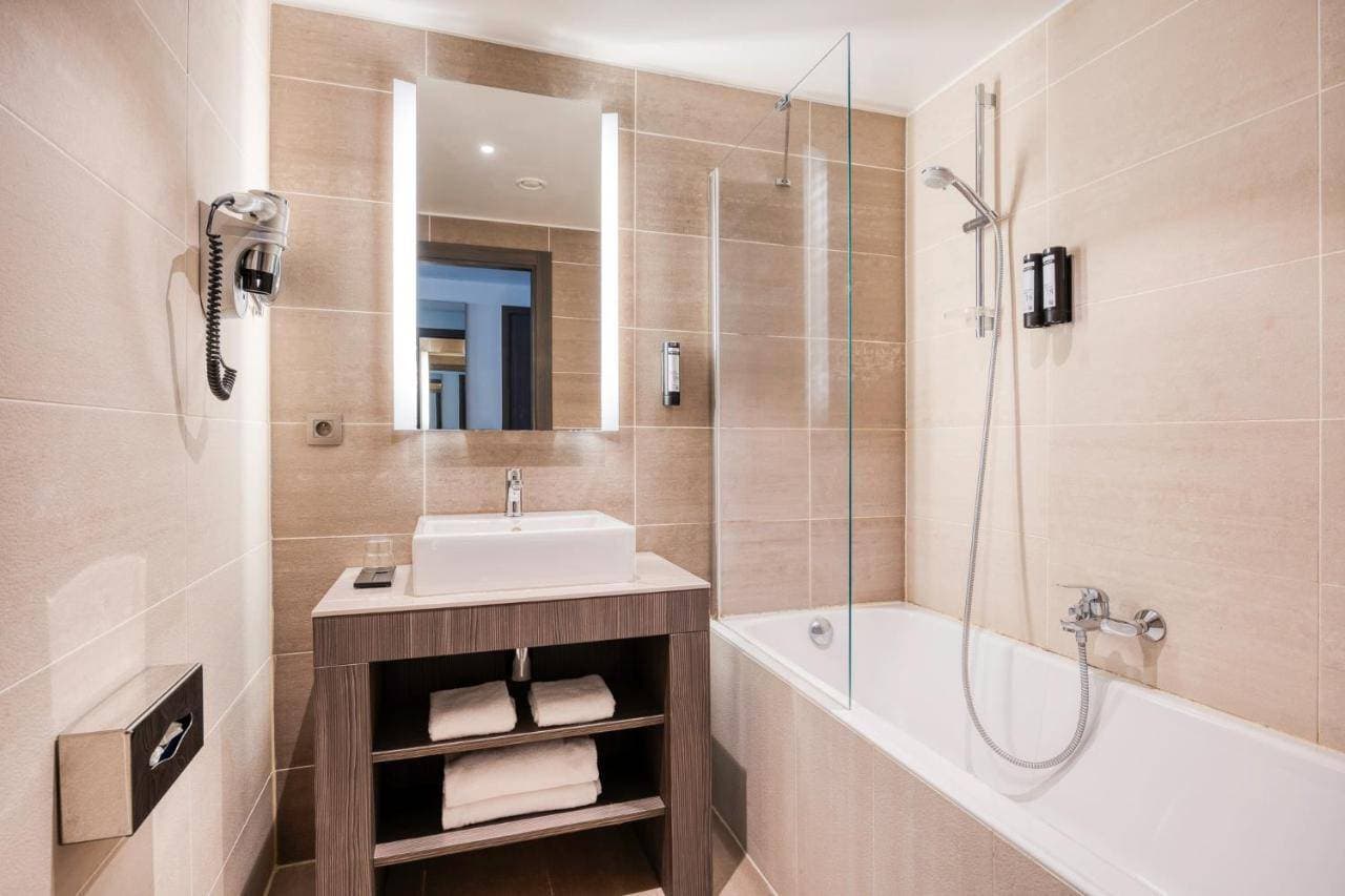 B&B HOTEL Mons Centre 18