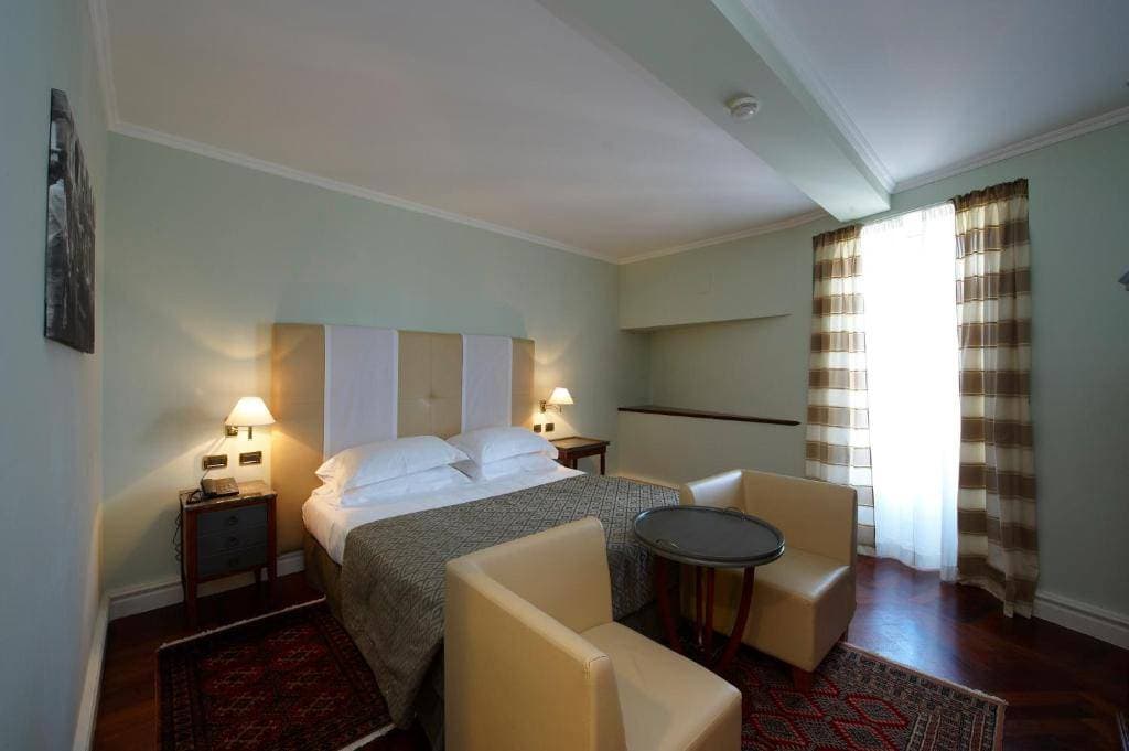 Grand Hotel Piazza Borsa 19