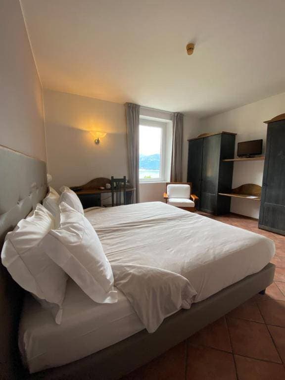 Albergo Lenno 9