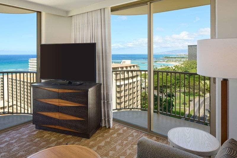 Embassy Suites Waikiki Beach Walk 36
