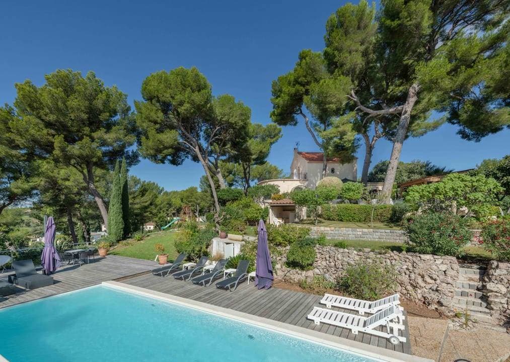 Belle maison au calme grand terrain piscine vue collines 2