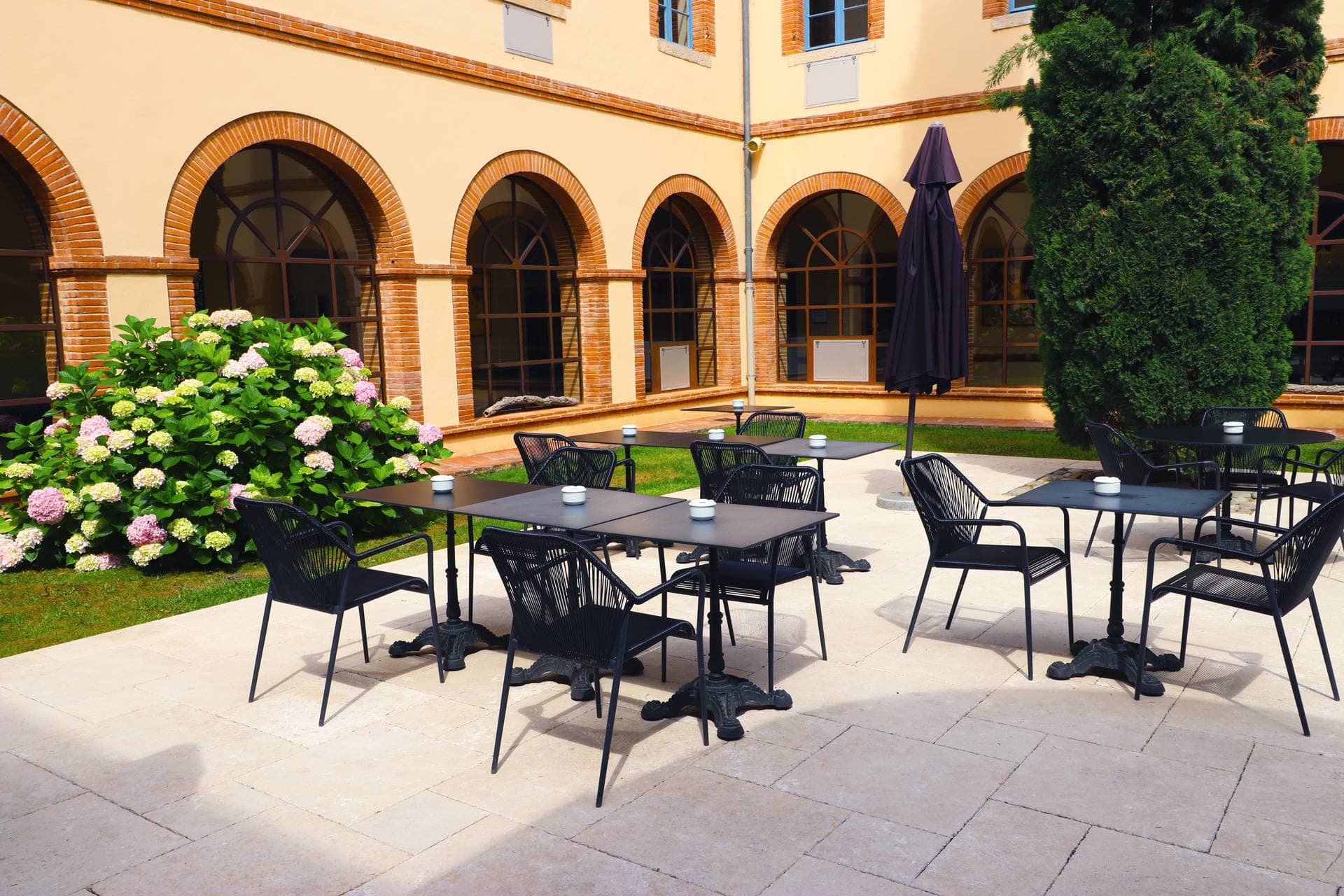 Abbaye des Capucins & Dali Hôtel 7
