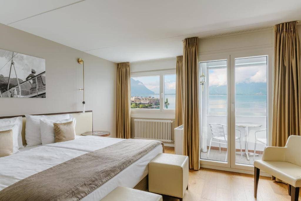 Mona Montreux 26