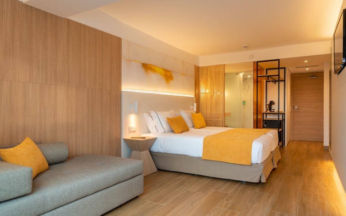 L'Azure Hotel 44