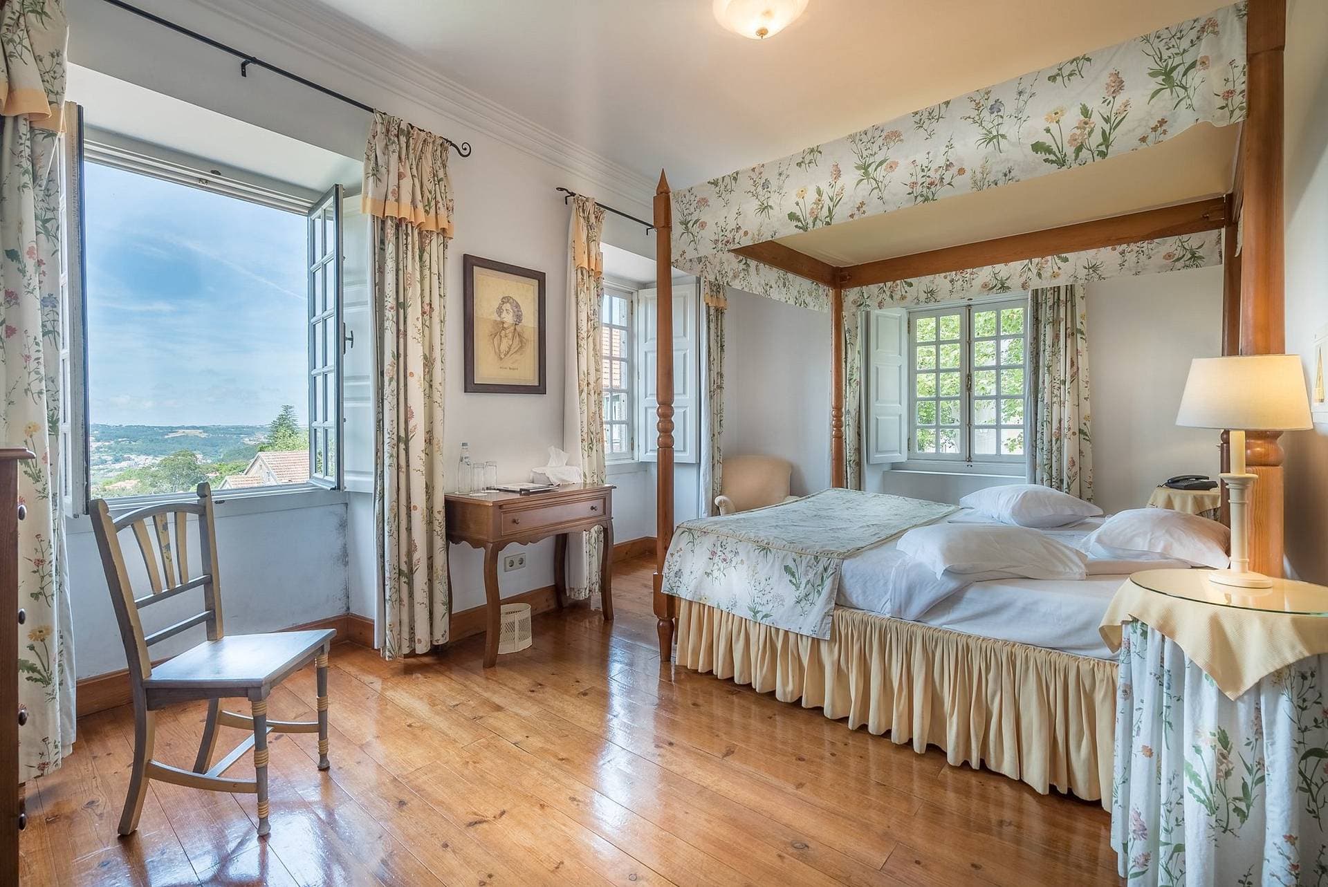 Lawrence's Hotel  8