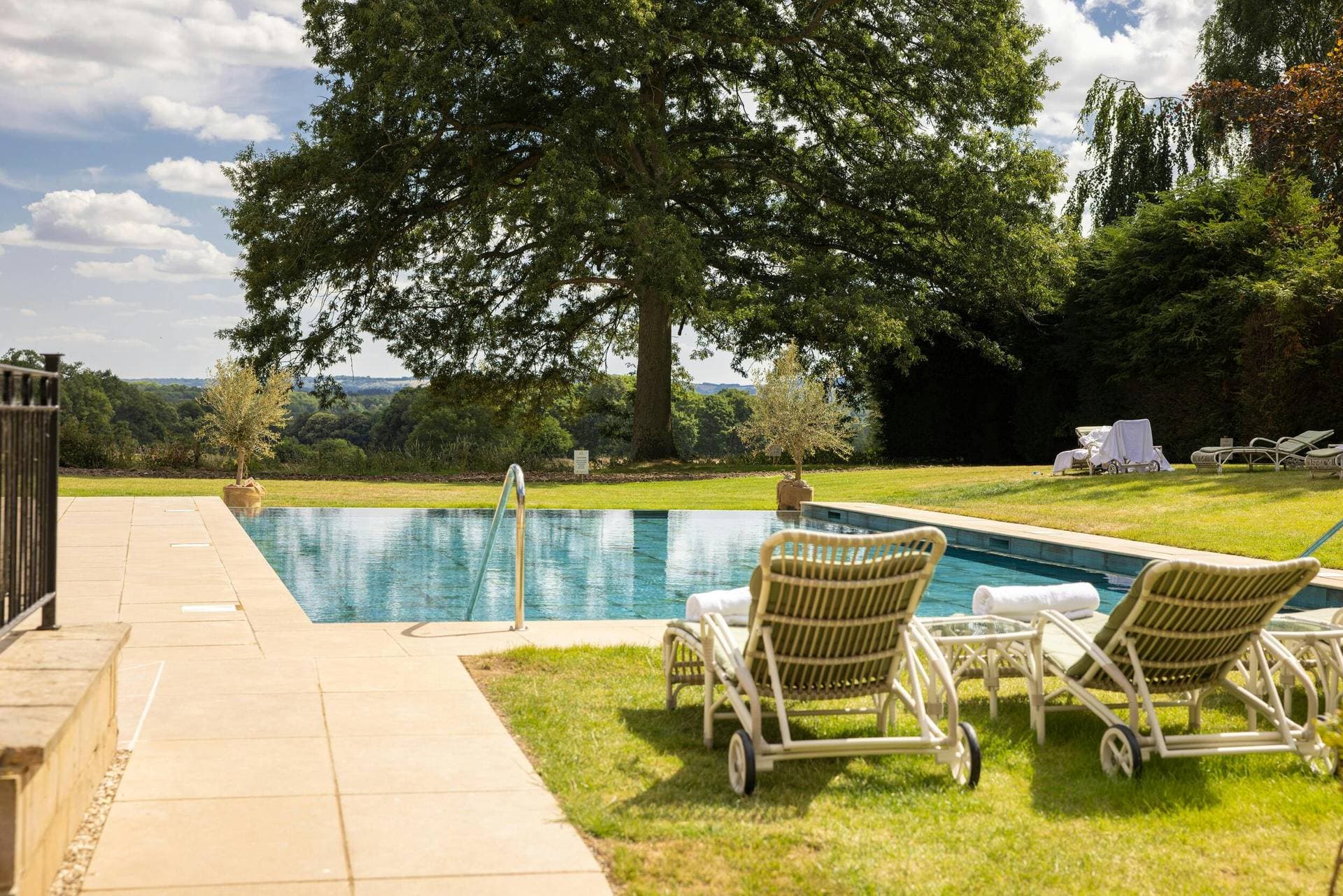 The Retreat Elcot Park 18