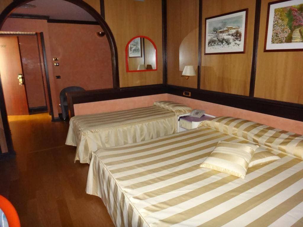 Benny Hotel 14