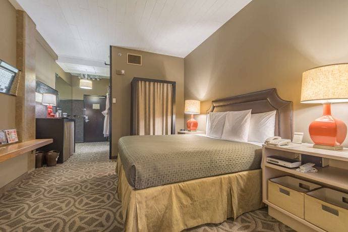 Proximity Hotel 6
