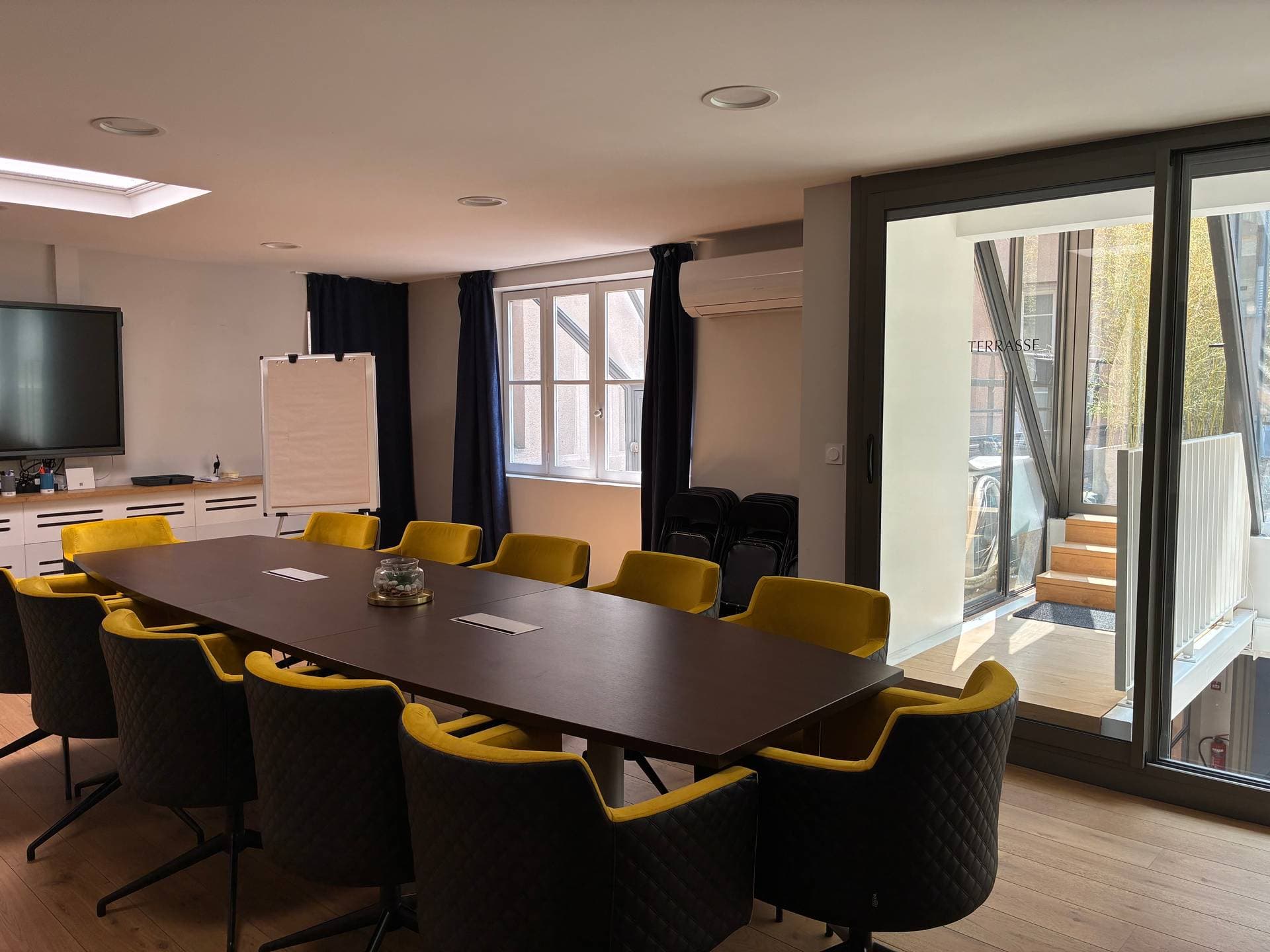 Salle de travail avec terrasse en haut 