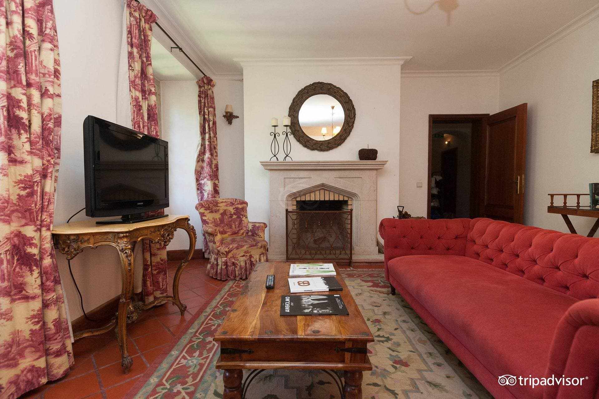 Lawrence's Hotel  12