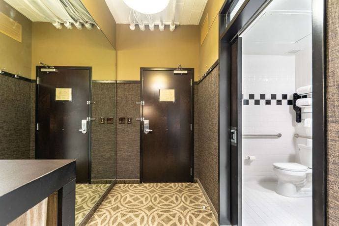 Proximity Hotel 10