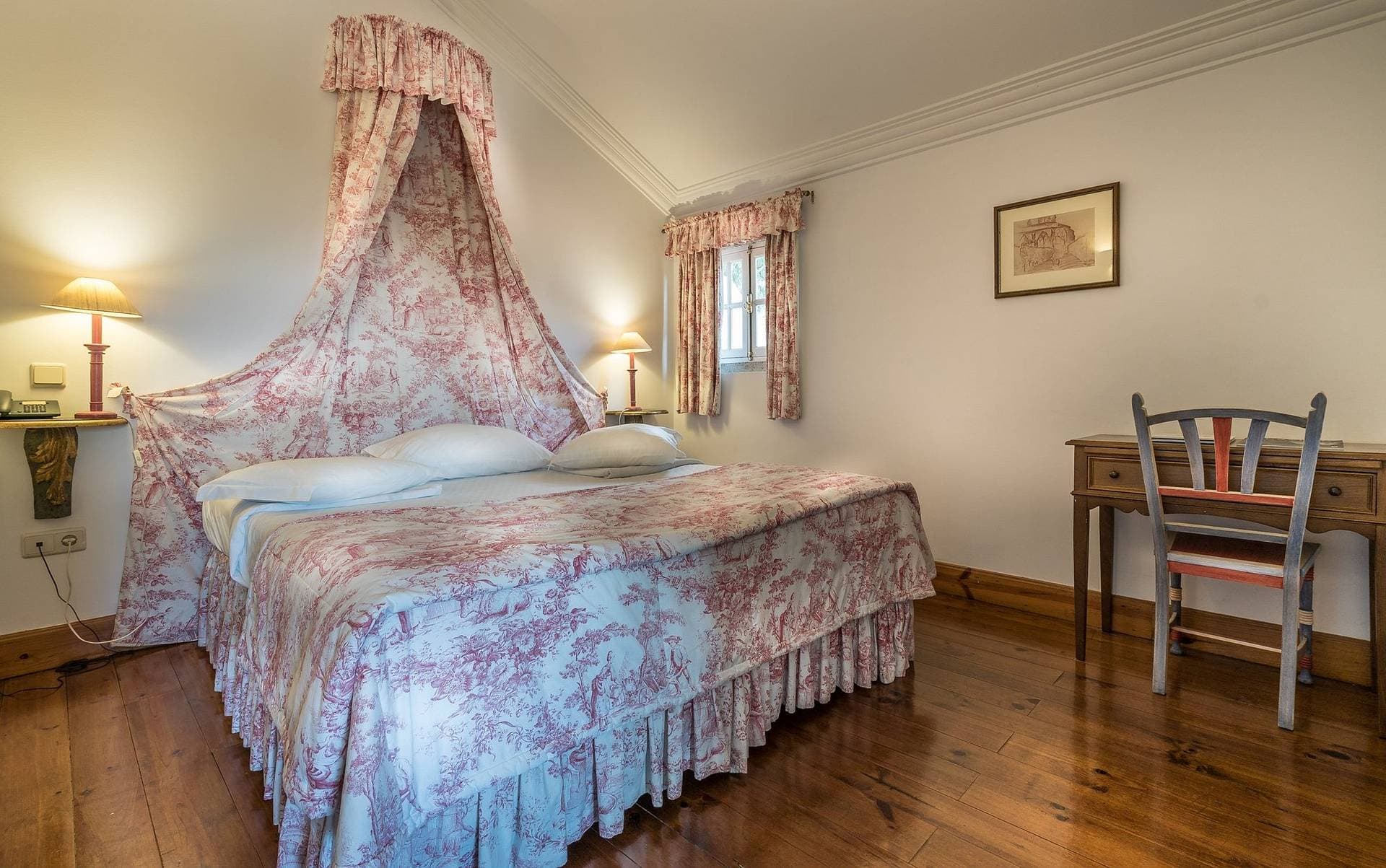 Lawrence's Hotel  9
