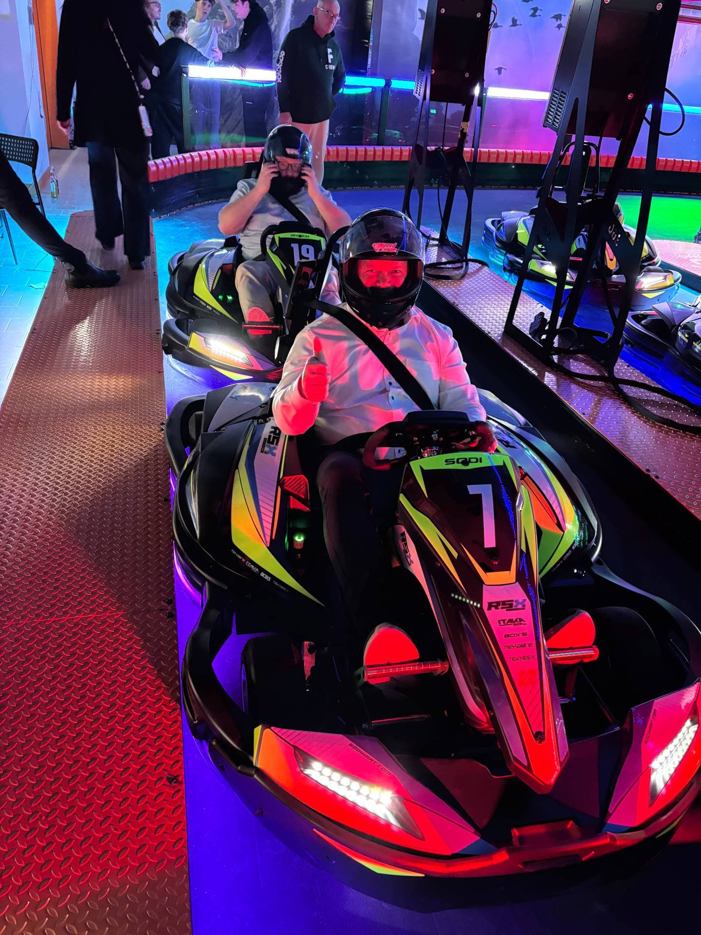 E Go Kart der integrierten Kartbahn
