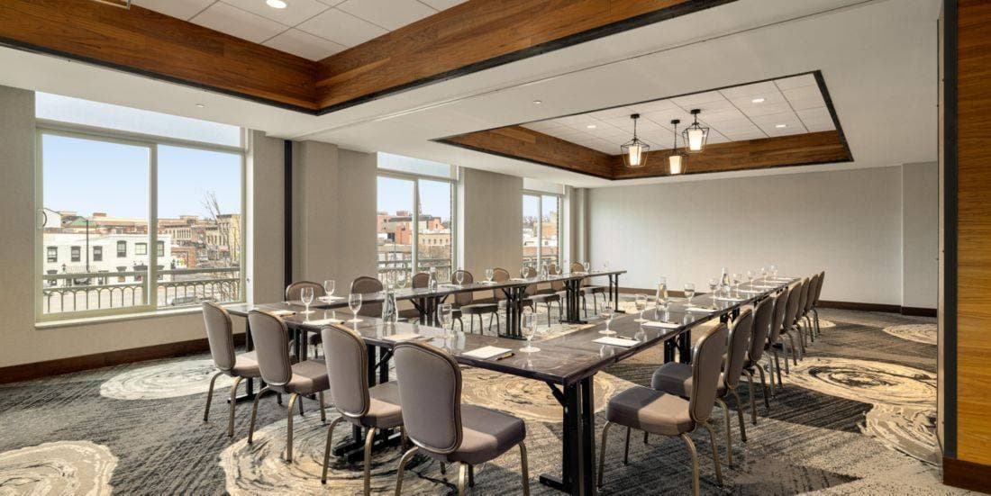 Hotel Indigo Naperville Riverwalk 12