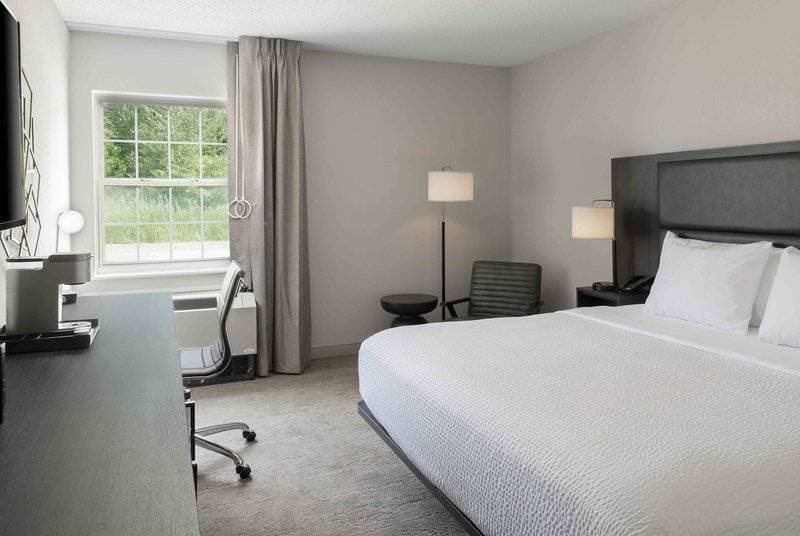 Holiday Inn Express St. Albans 14
