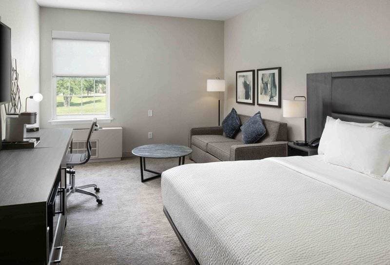 Holiday Inn Express St. Albans 11