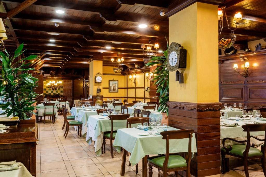 Hotel Azofra 8