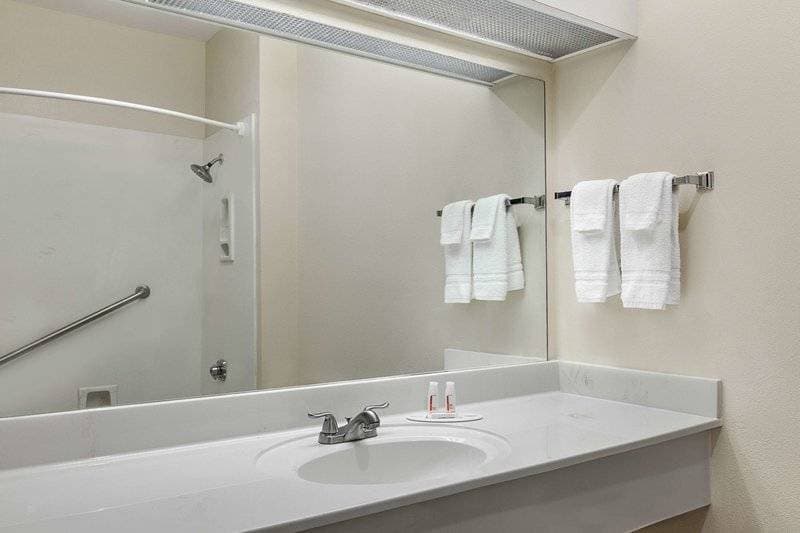 Holiday Inn Express & Suites Sulphur Springs 8