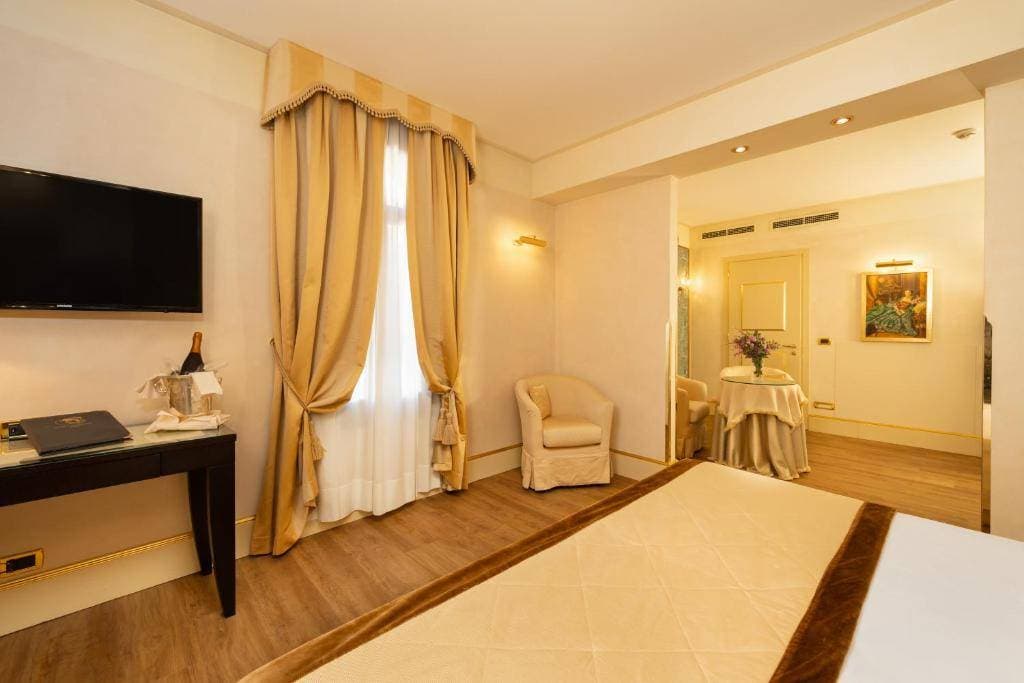 Hotel A la Commedia 6