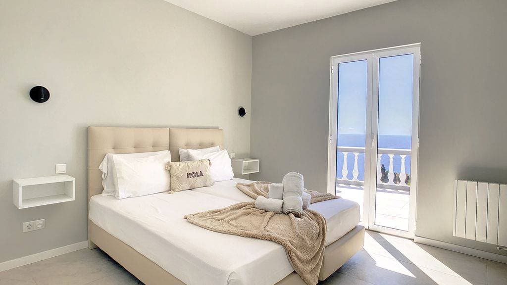 Avocado Villa 11