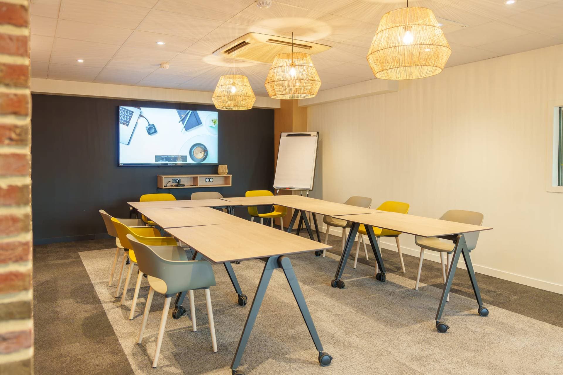 Ibis Laon 1