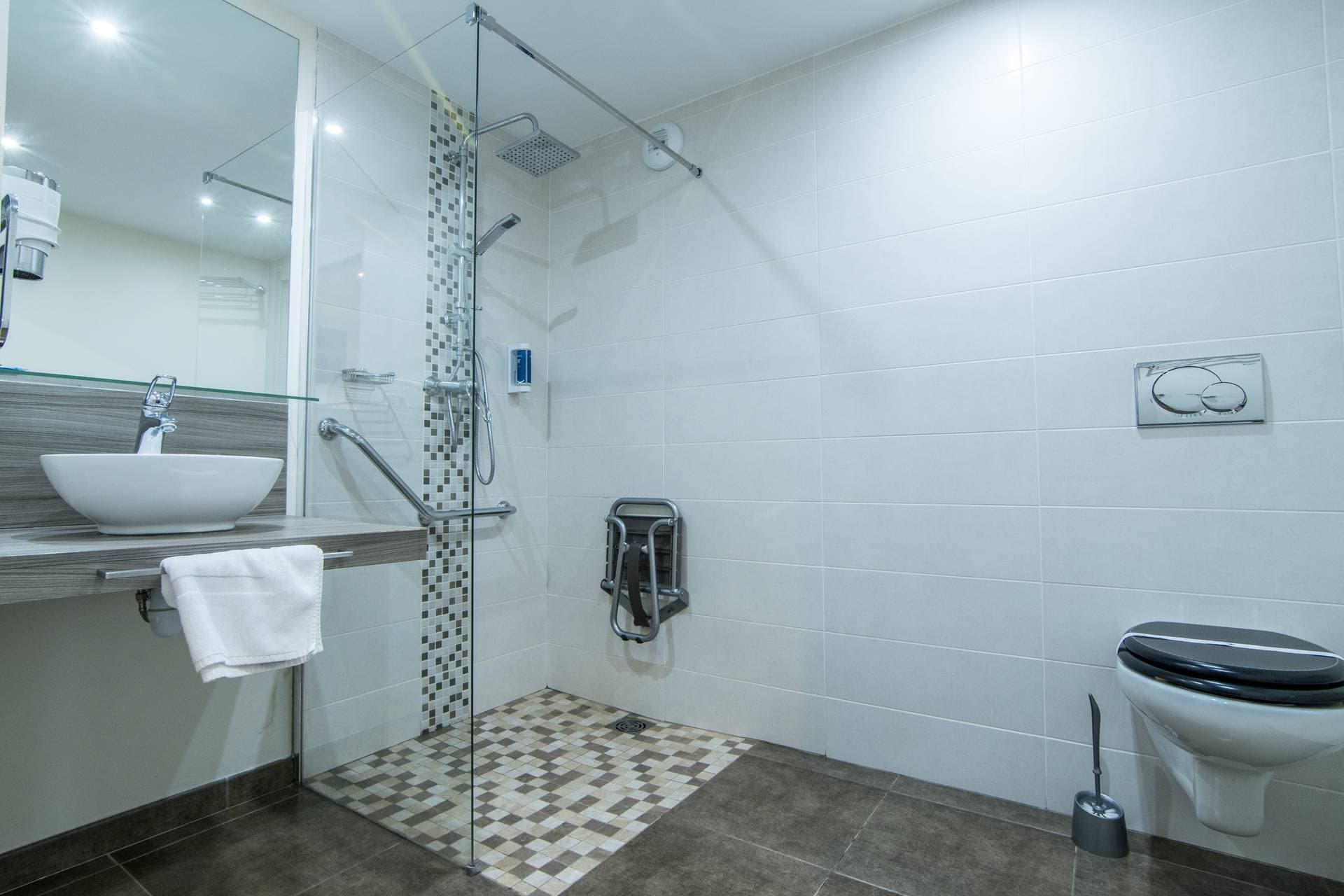 Brit Hotel Foix 5