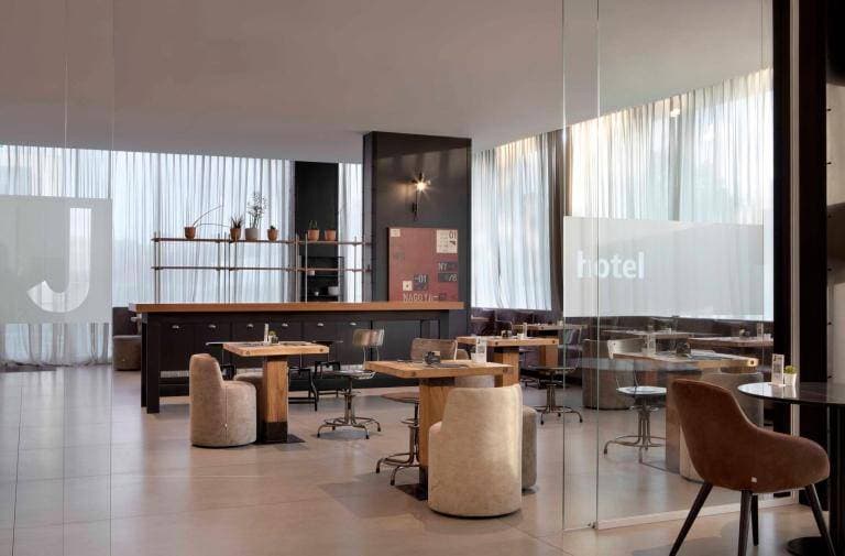 J Hotel 9