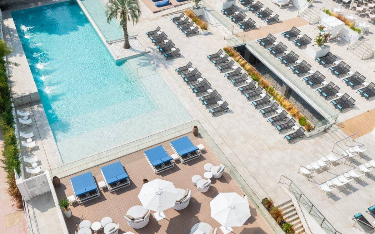 L'Azure Hotel 10