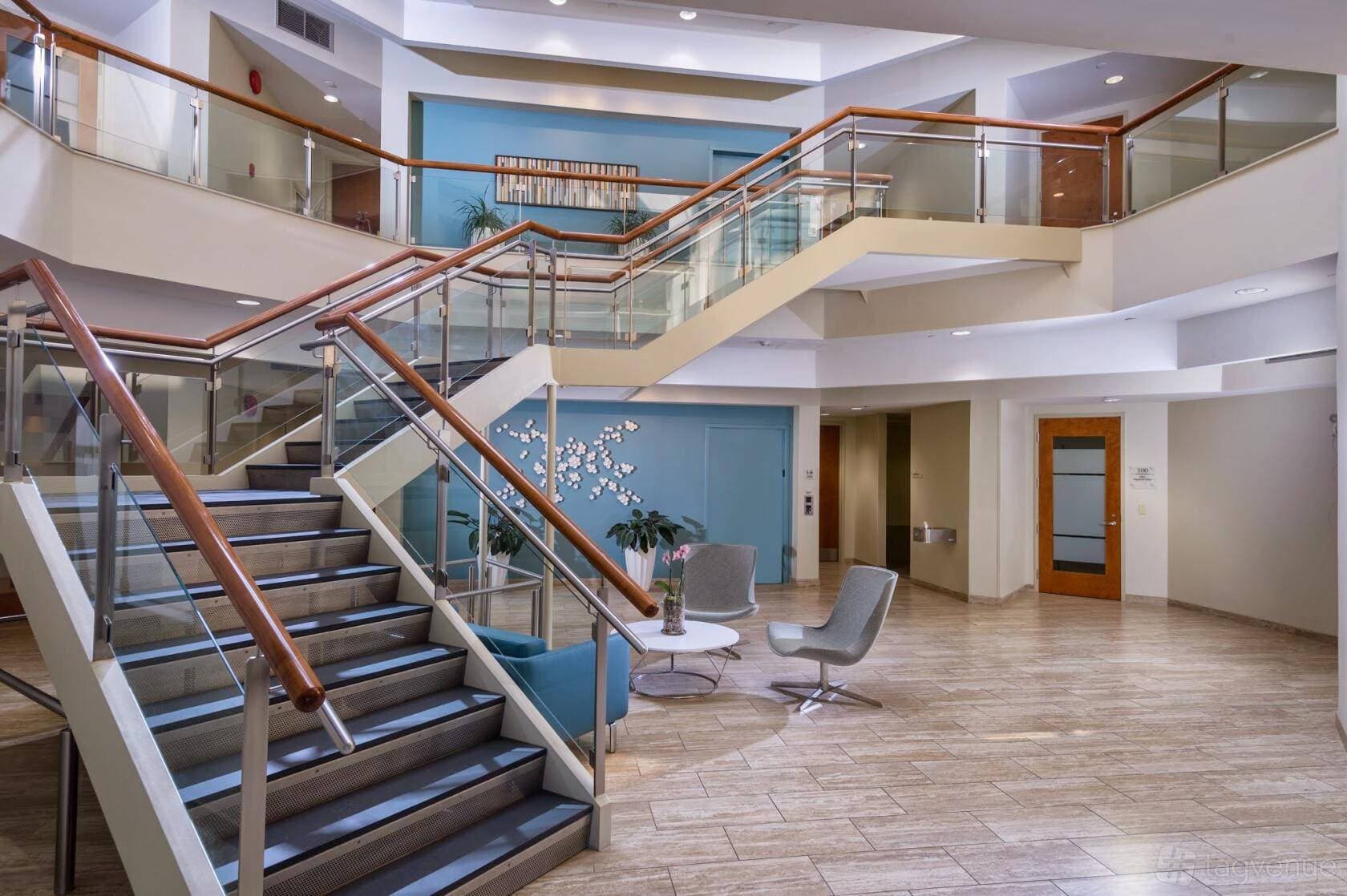 Executive Office Link 4