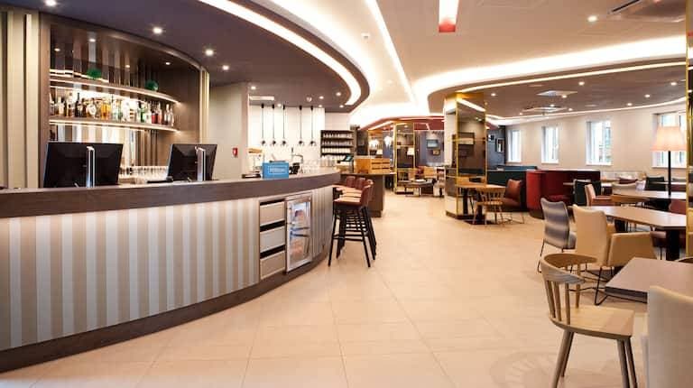 Hampton by Hilton Regensburg 10