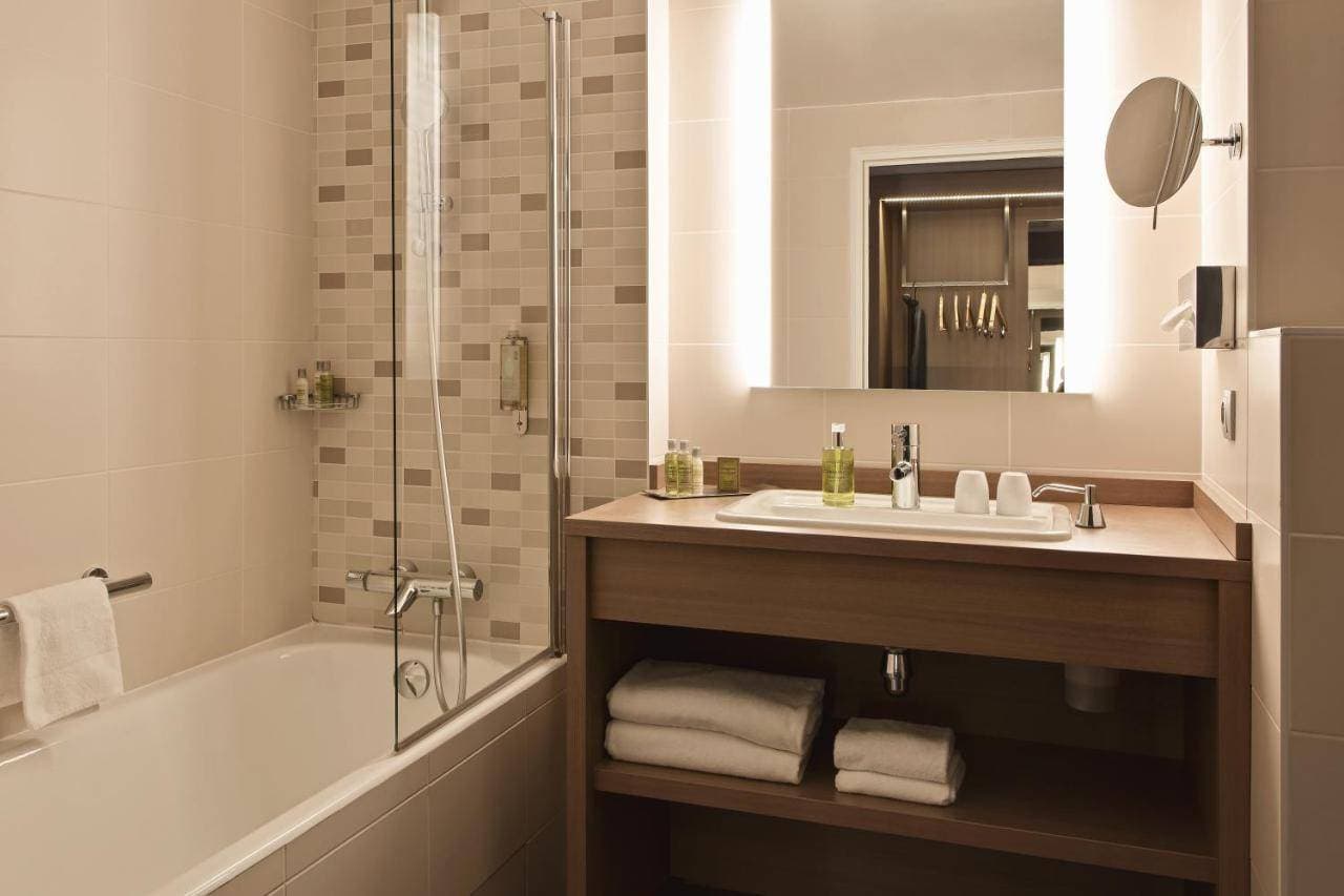 DoubleTree by Hilton Lyon Eurexpo 22