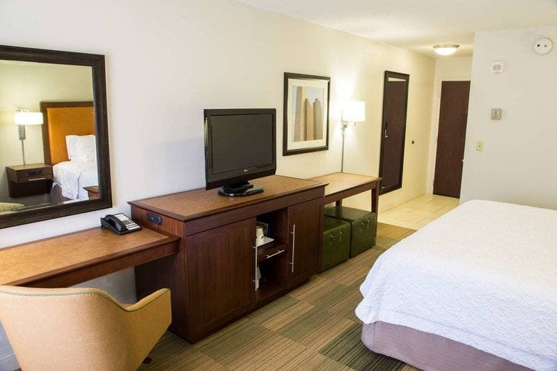 Hampton Inn & Suites Albany Downtown 12