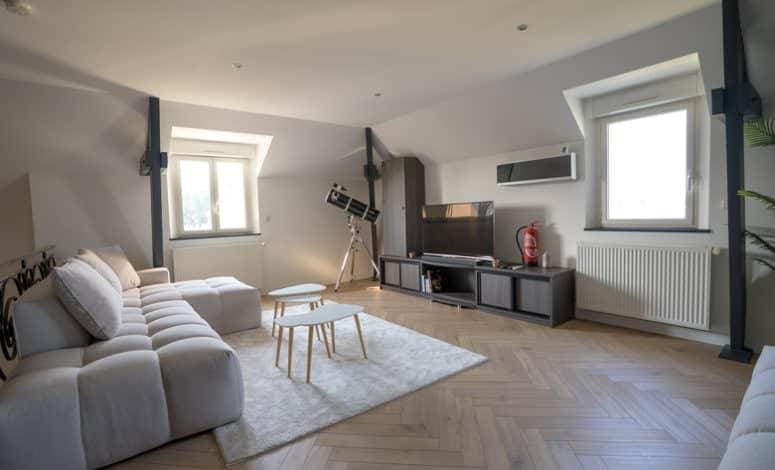 Maison d'affaires de Claire 8