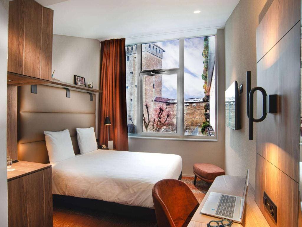 Hotel Aux Remparts 10