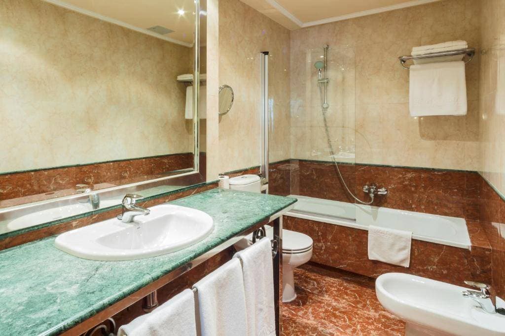 Hotel Azofra 20