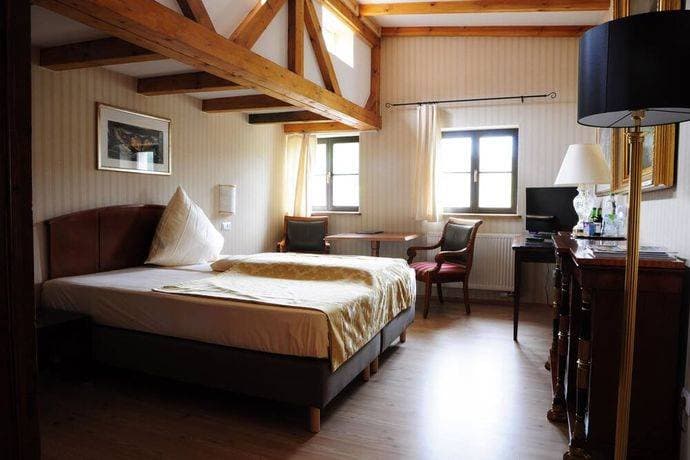 Hotel Schlossresidenz Heitzenhofen 13