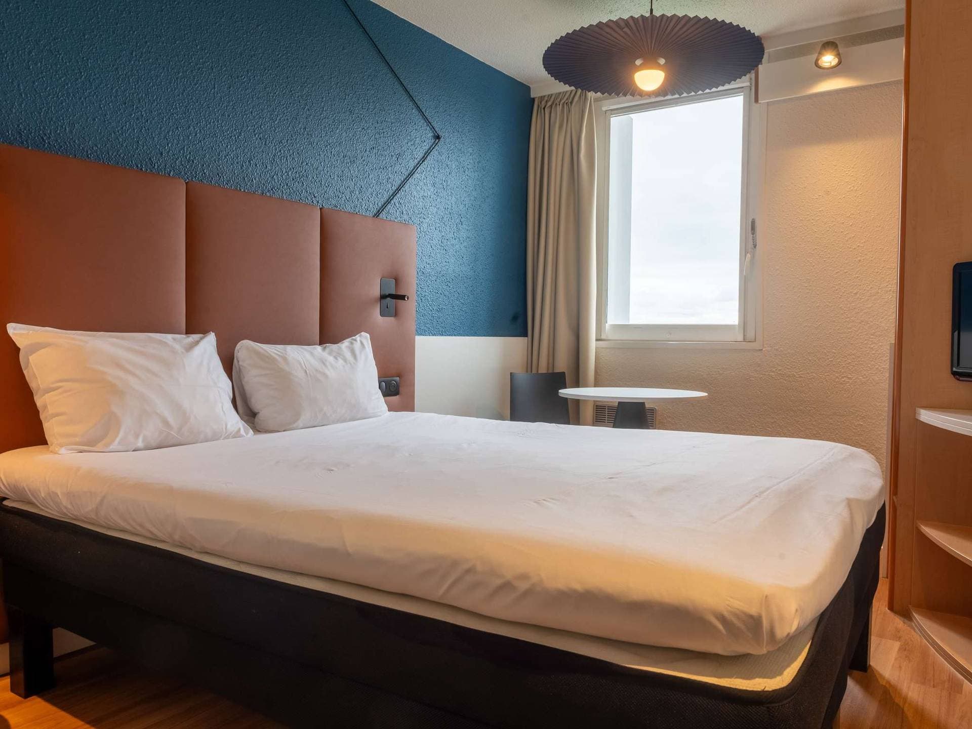 Ibis Lyon Est Bron  6
