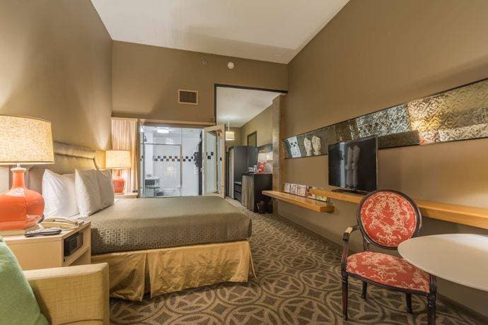 Proximity Hotel 24