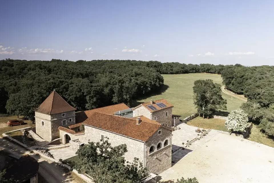 Le Domaine de Sourbil - le Mas des Sylves + 3 petits gîtes 1