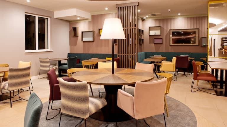 Hampton by Hilton Regensburg 6