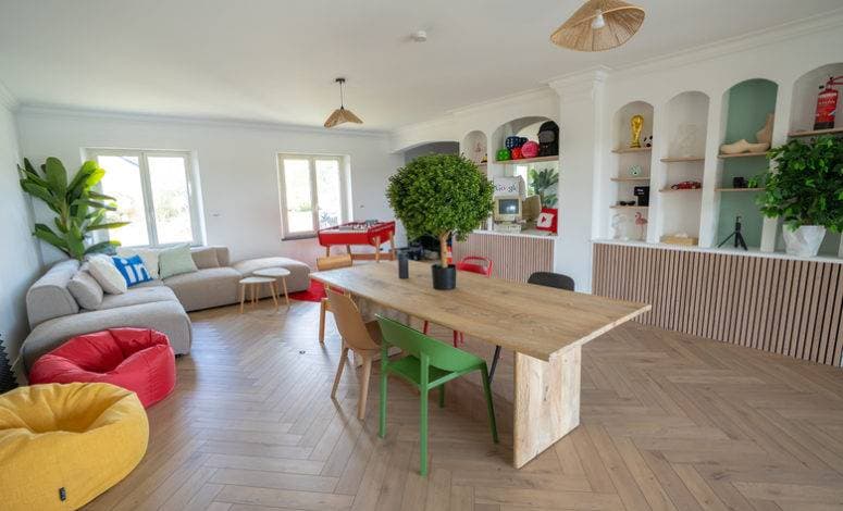 Maison d'affaires de Claire 5