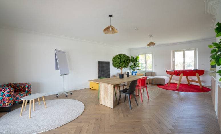 Maison d'affaires de Claire 6
