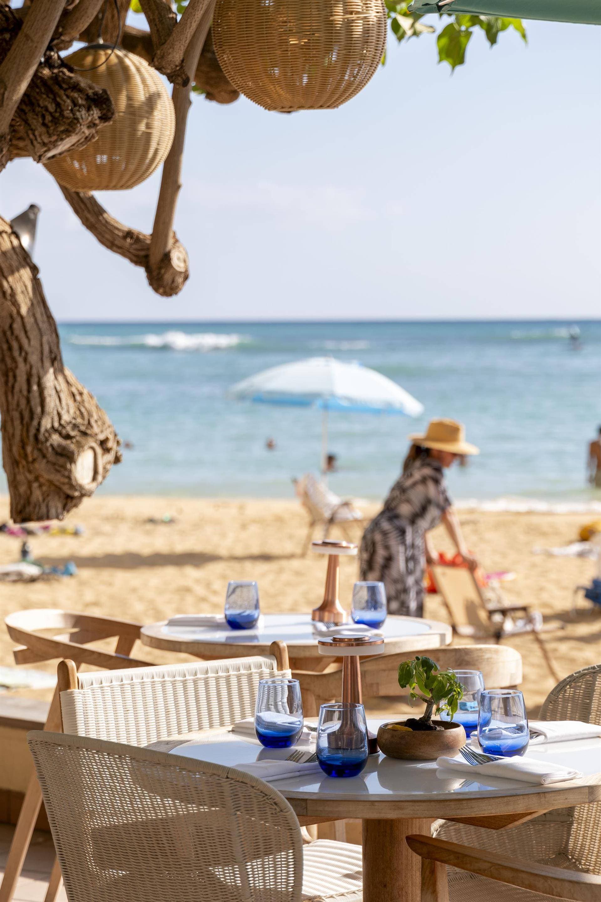 Kaimana Beach Hotel 5