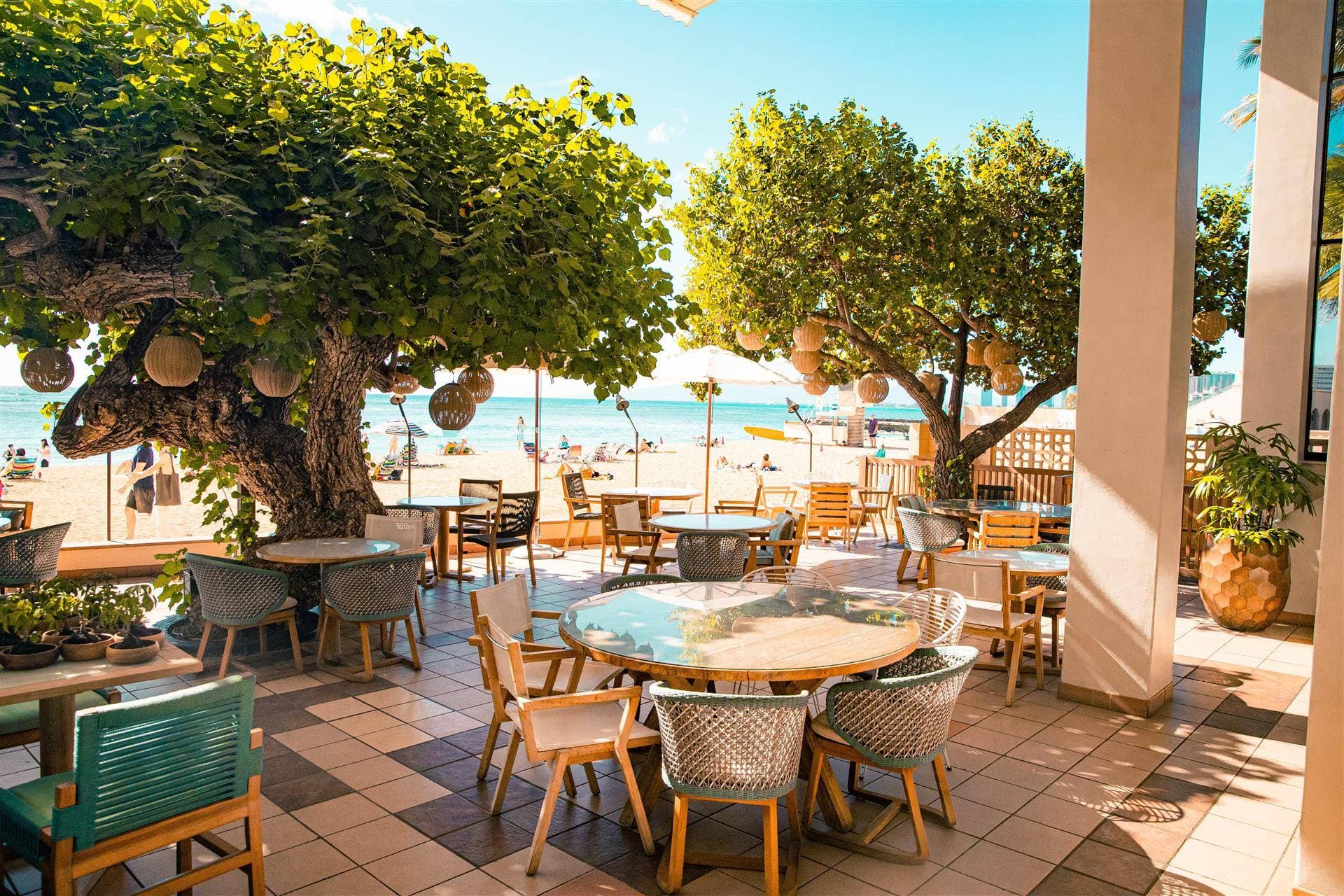 Kaimana Beach Hotel 7