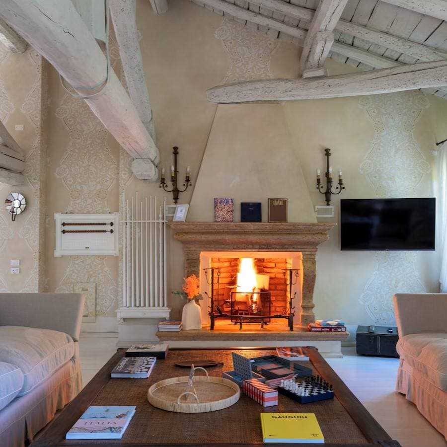 Elizabeth Country House 2