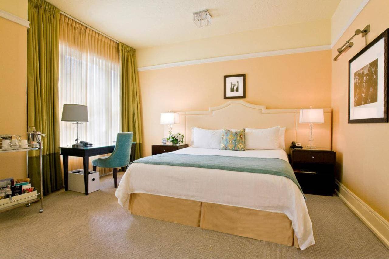 Hotel DeLuxe 6