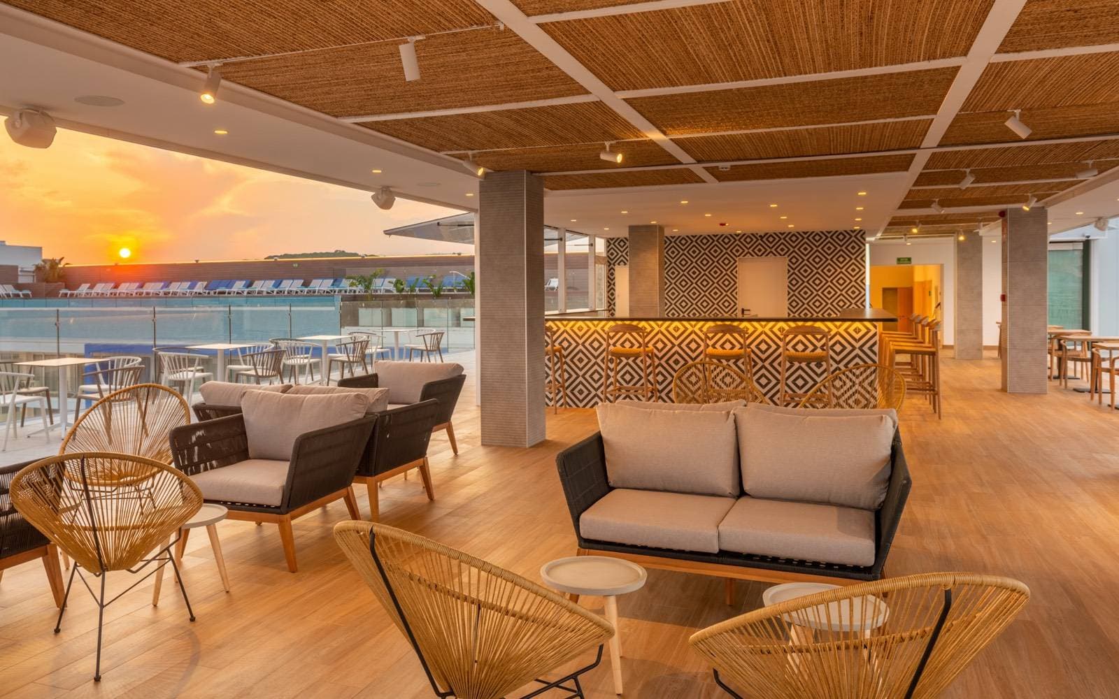 L'Azure Hotel 19