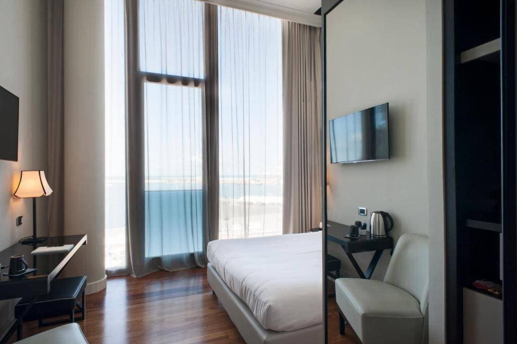 SeePort Hotel 8