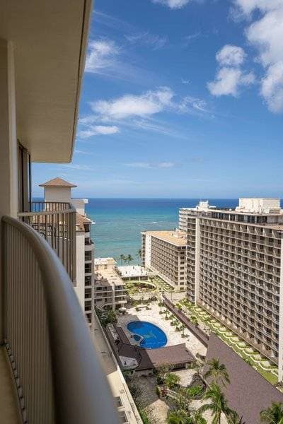 Embassy Suites Waikiki Beach Walk 70