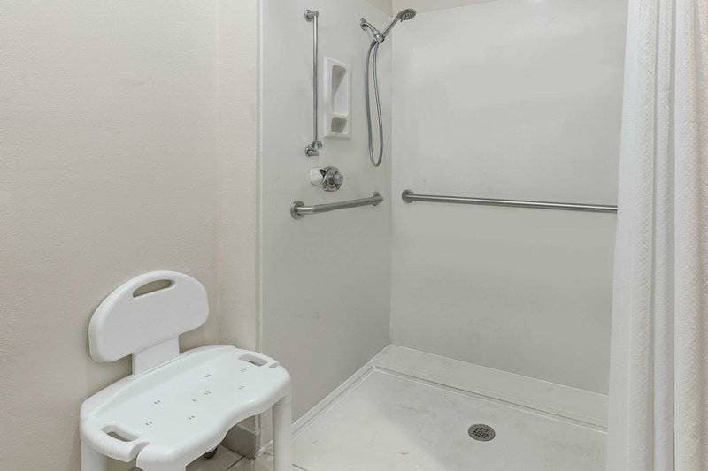Holiday Inn Express & Suites Sulphur Springs 7